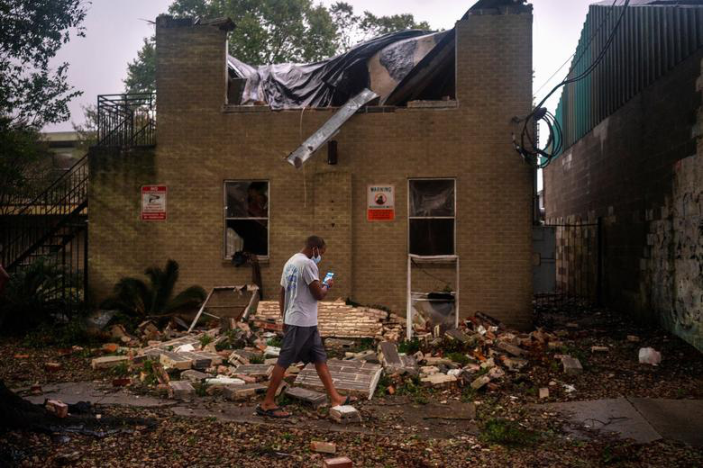 Những bức ảnh thể hiện sự tàn khốc của bão lũ năm 2020 - Ảnh 5.