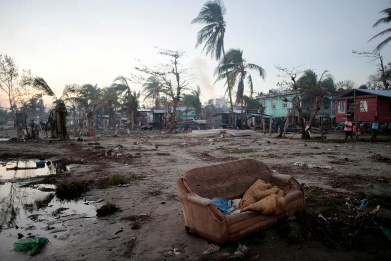 Những bức ảnh thể hiện sự tàn khốc của bão lũ năm 2020 - Ảnh 6.