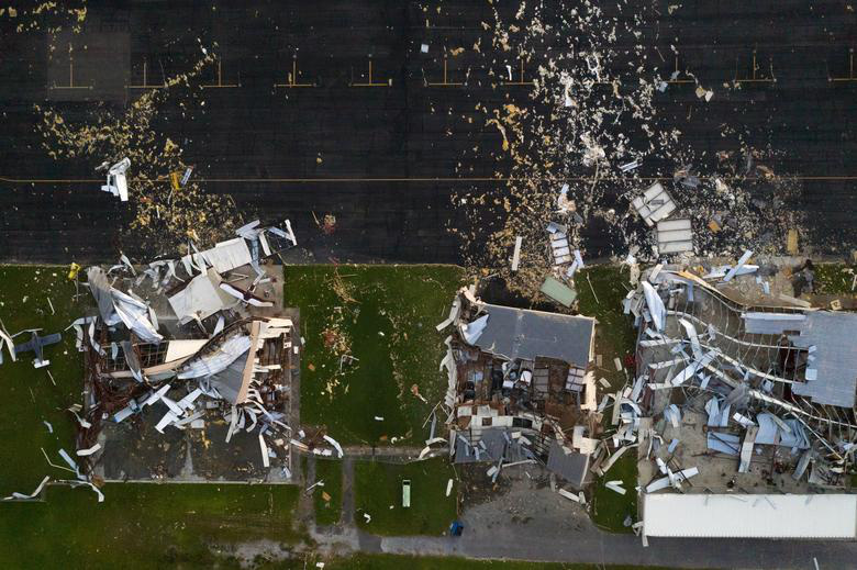 Những bức ảnh thể hiện sự tàn khốc của bão lũ năm 2020 - Ảnh 9.