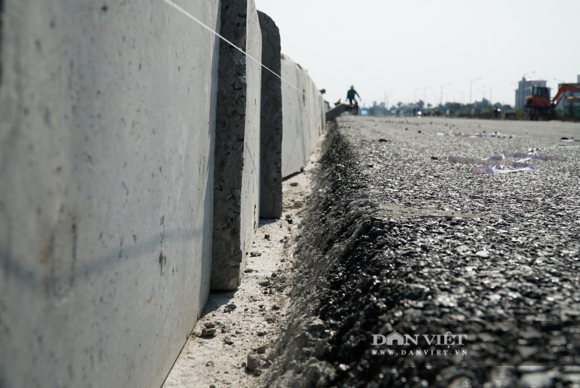 Công nhân chạy đua xây dựng đường Vành đai 3 kết hợp cao tốc Hà Nội - Hải Phòng - Ảnh 4.