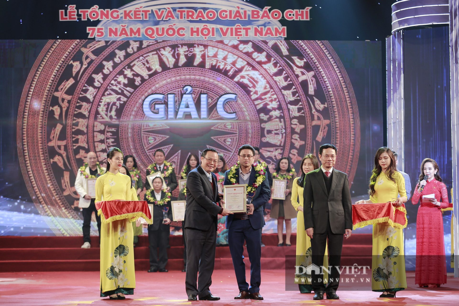 Toàn cảnh Lễ trao Giải báo chí 75 năm Quốc hội Việt Nam - Ảnh 5.