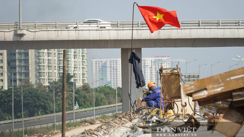 Công nhân chạy đua xây dựng đường Vành đai 3 kết nối cao tốc Hà Nội – Hải Phòng