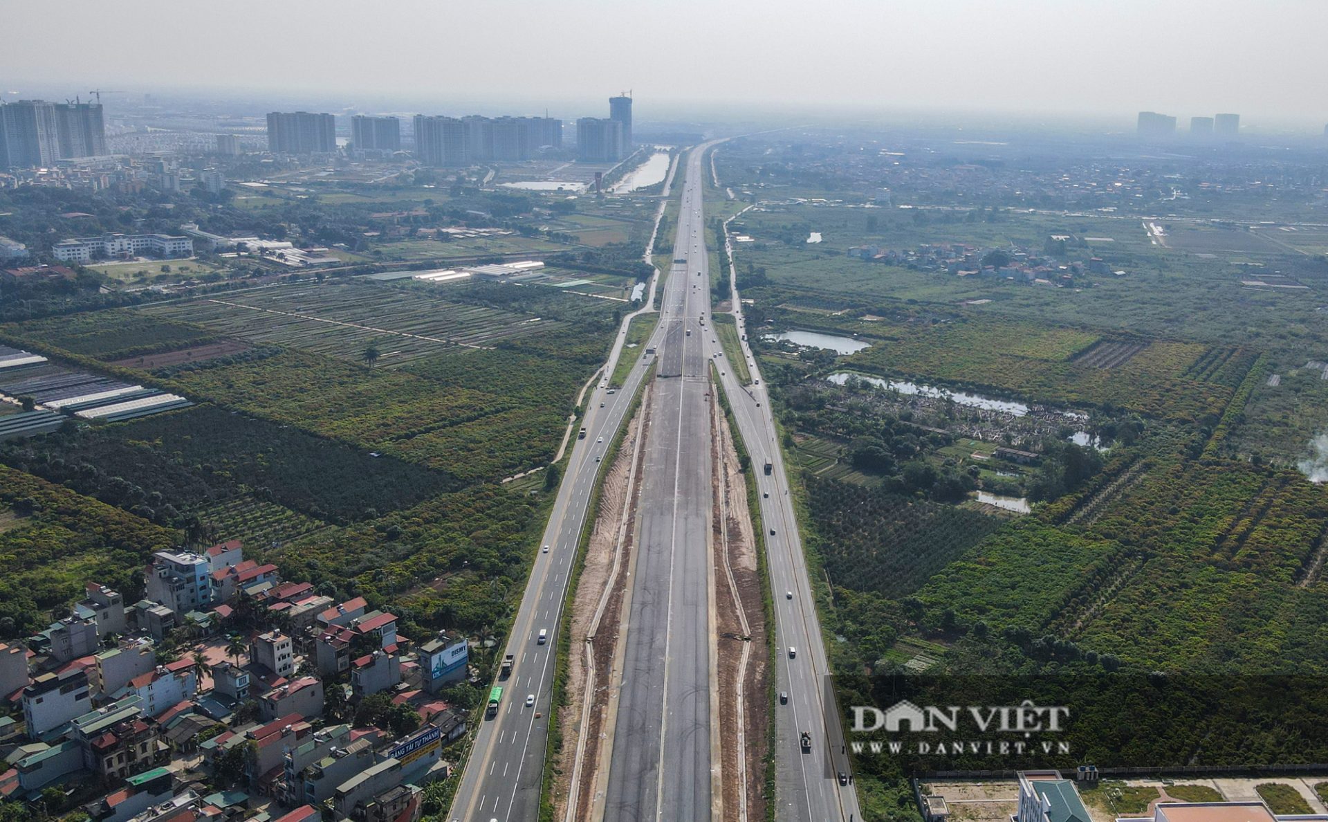 Công nhân chạy đua xây dựng đường Vành đai 3 kết hợp cao tốc Hà Nội - Hải Phòng - Ảnh 3.