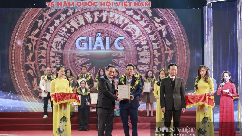 Video: Báo Nông thôn Ngày nay/Dân Việt được vinh danh trong lễ trao Giải báo chí “75 năm Quốc hội Việt Nam”